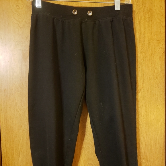 Bottom Up Black Capri - Picture 1 of 4